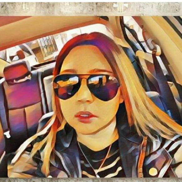 Meet your Posher, Veronica - Picture 1 of 1